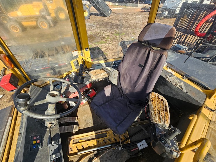 caterpillar-574-image-34