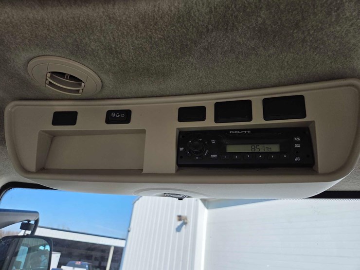 2012-john-deere-8285r-image-70