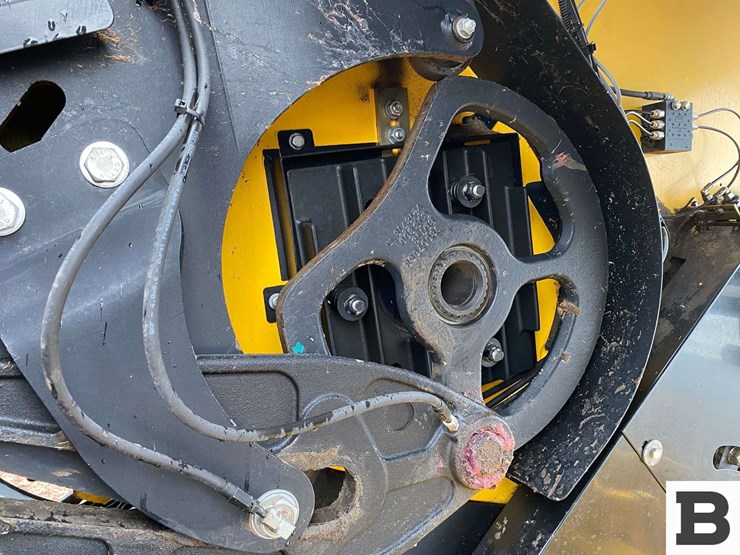 new-holland-340-image-56