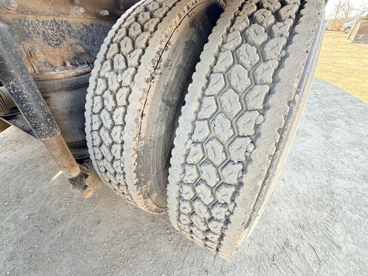 #1980-•-2008-international-eagle-day-cab-truck-tractor-image-61