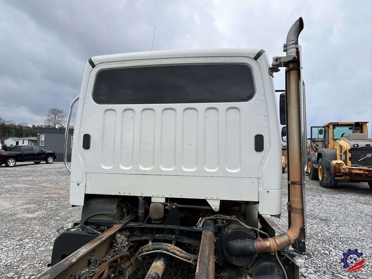 2013-freightliner-m2-s/a-cab-&-chassis-image-39