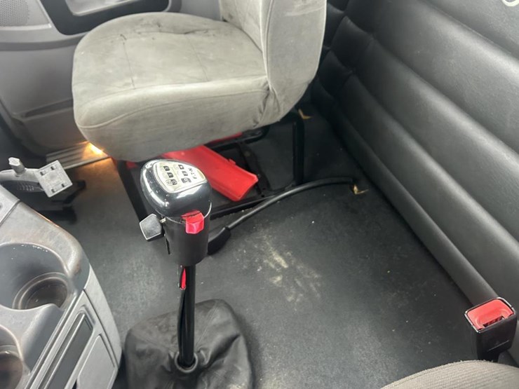 #1675-•-2016-freightliner-harrison-glider-kit-day-cab-truc-image-77