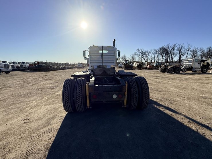 #1972-•-2008-international-eagle-day-cab-truck-tractor-image-4