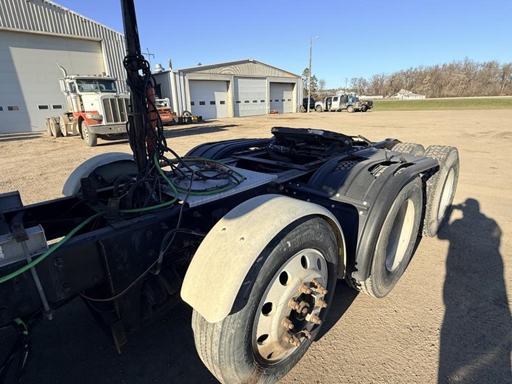 #1965-•-2008-international-eagle-day-cab-truck-tractor-image-15