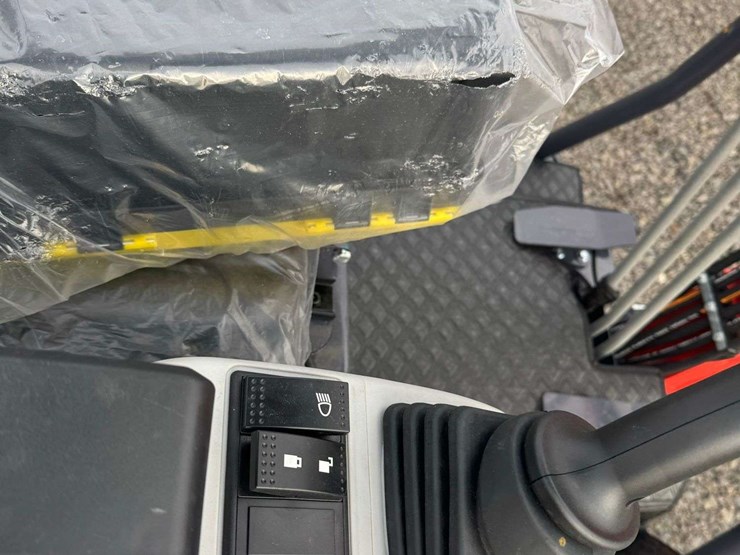 2025-cfg-industrial-mx15rx-mini-excavator-image-23