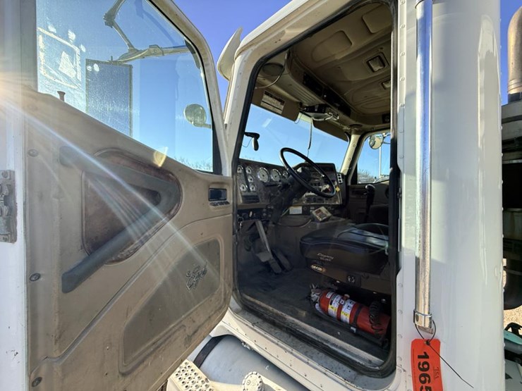 #1965-•-2008-international-eagle-day-cab-truck-tractor-image-29