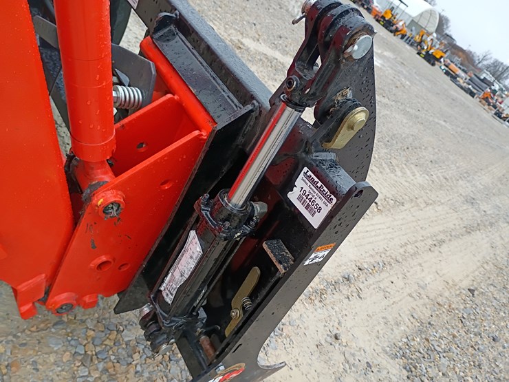 2022-kubota-la526-image-61