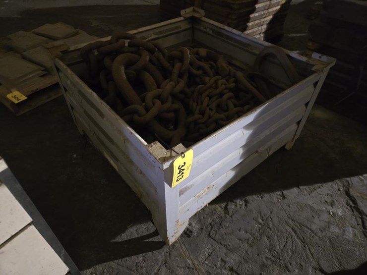 #3413-•-steel-crate-w/-misc.-heavy-duty-chains-image-1