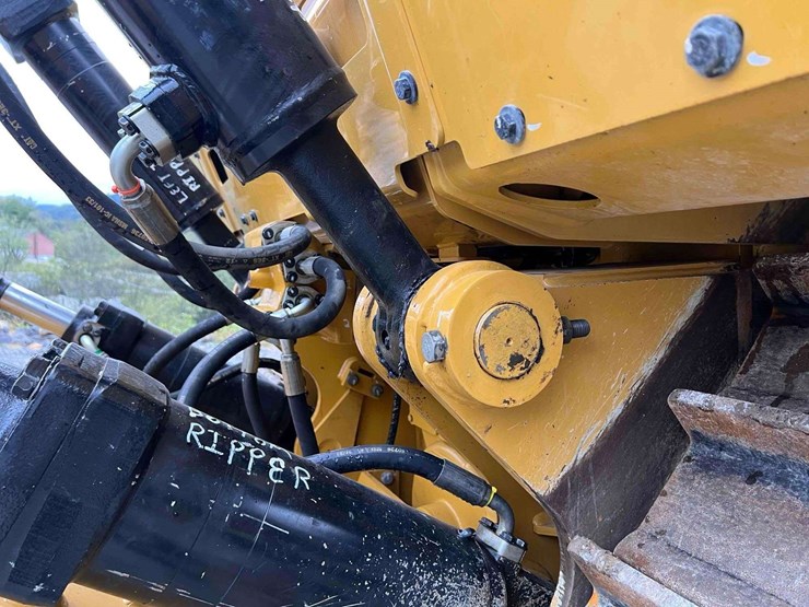 2022-caterpillar-d7-image-30