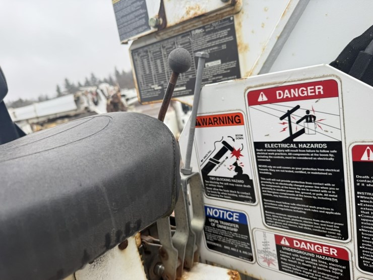 #2000-•-2014-freightliner-altec-digger-derrick-image-68