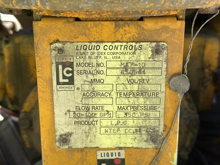 2013-freightliner-m2-106-image-27