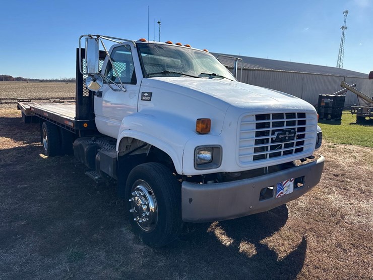 2001-chevy-c6500-truck-image-3