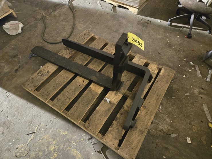 #3453-•-set-of-approx.-42"-pallet-forks-image-4