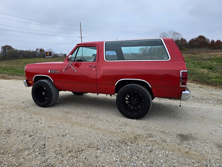 1986-dodge-ram-charger-image-11