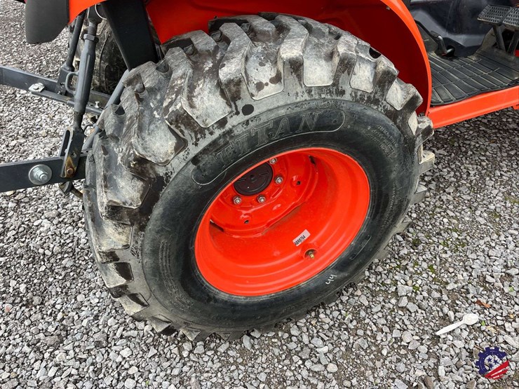 kubota-b2401d-farm-tractor-image-7