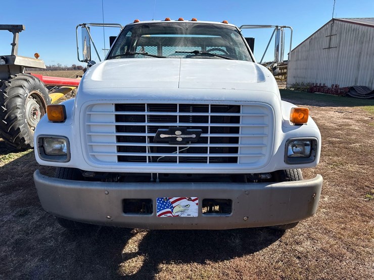 2001-chevy-c6500-truck-image-23