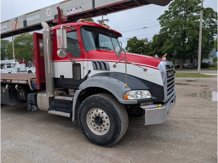 2017-mack-gu813-shingle-conveyor-image-5