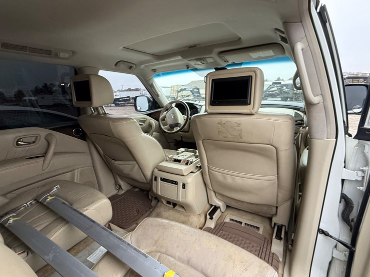 2012-infiniti-qx56-image-29