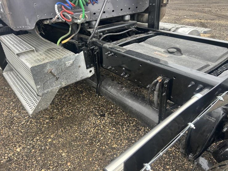 #1675-•-2016-freightliner-harrison-glider-kit-day-cab-truc-image-18