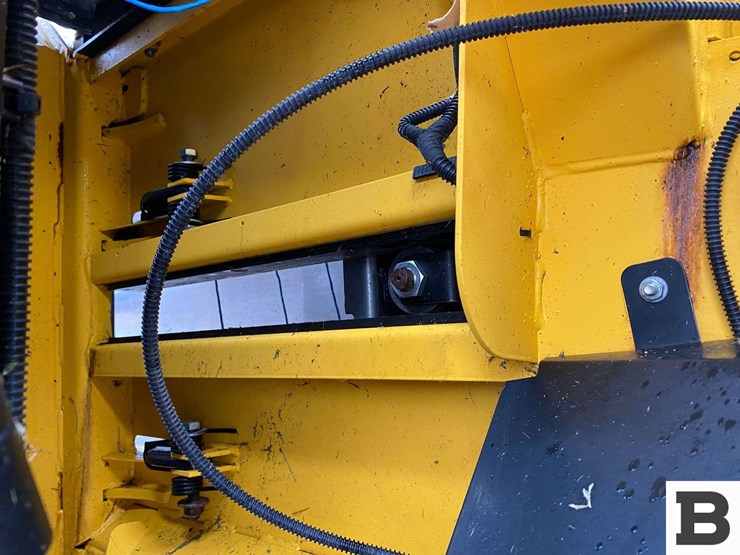 new-holland-340-image-57