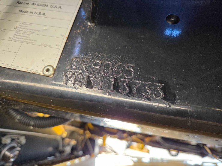 2010-new-holland-cr9065-image-46