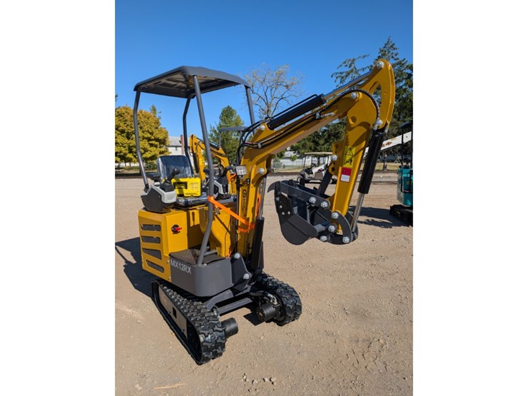 cfg-mx12rx-mini-excavator-w/-mechanical-thumb-image-1