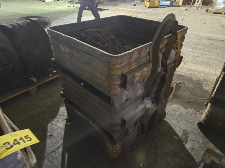 #3416-•-(3)-steel-crates-w/-heavy-duty-chains-image-3