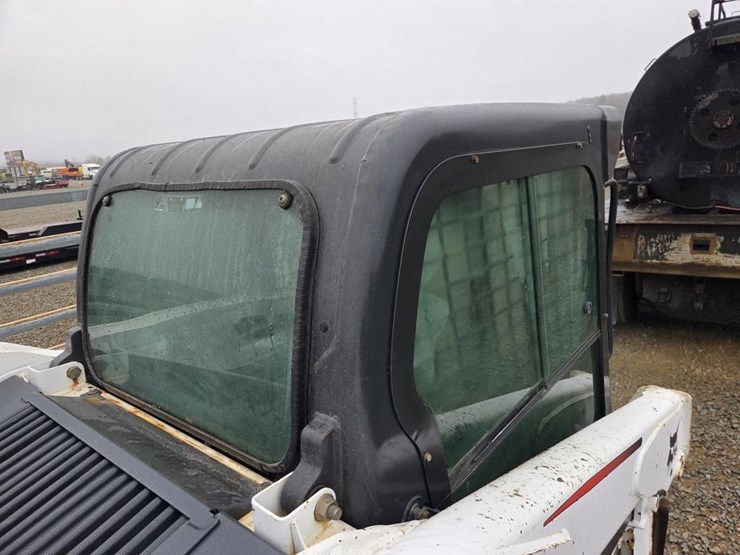 2013-bobcat-t770-image-35