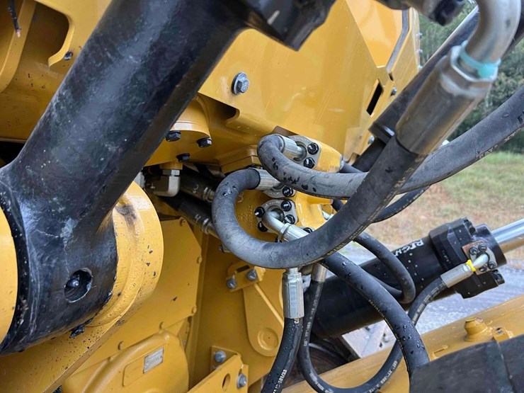 2022-caterpillar-d7-image-23