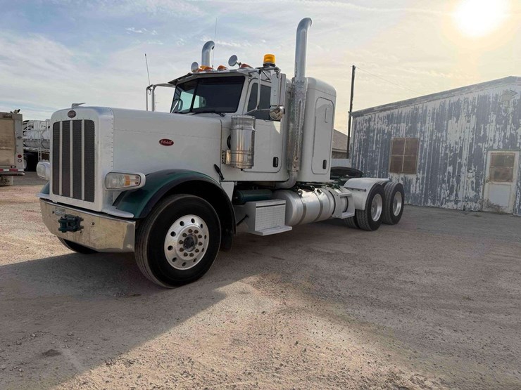 2014-peterbilt-388-image-1