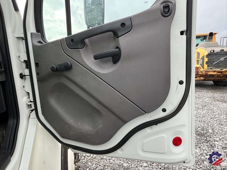 2017-freightliner-m2-s/a-tank-truck-image-58