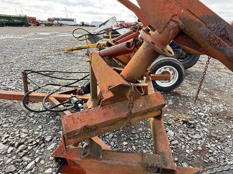 #22611-•-8-wheel-hay-rake-image-29