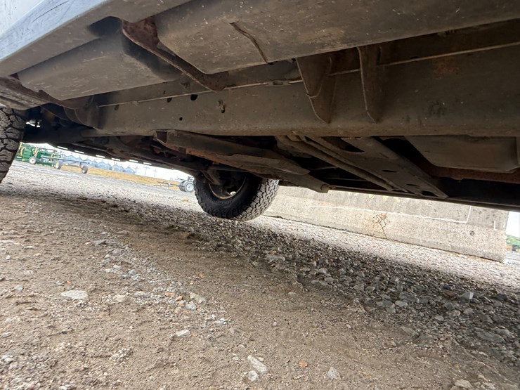 2012-chevrolet-suburban-image-12