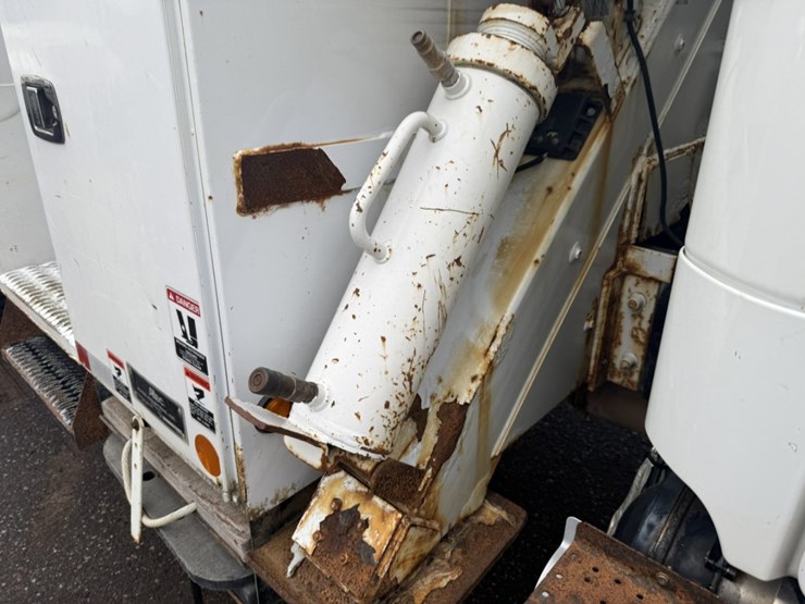 #2000-•-2014-freightliner-altec-digger-derrick-image-54