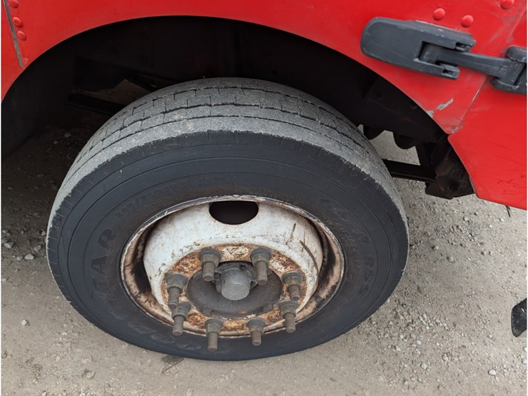 2016-freightliner-mt55-image-3