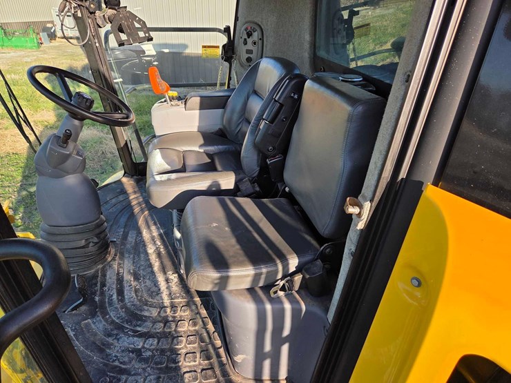 2010-new-holland-cr9065-image-49