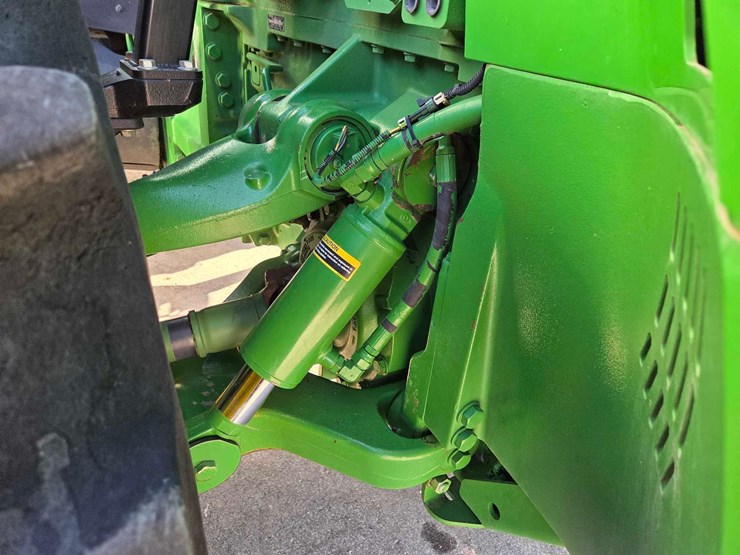 2012-john-deere-8285r-image-54