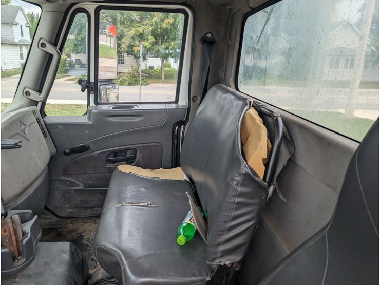 2012-international-7600-image-21