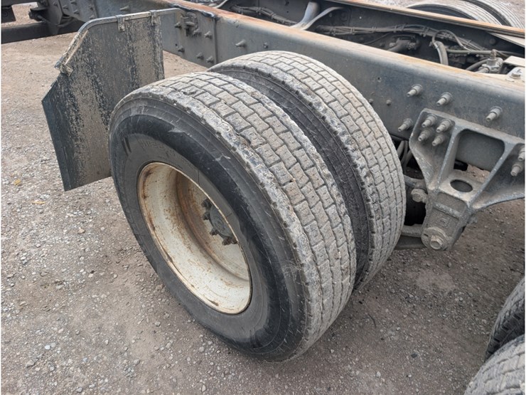 2012-international-7600-image-7