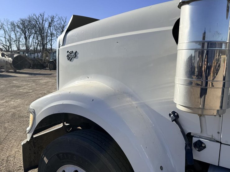 #1974-•-2008-international-eagle-day-cab-truck-tractor-image-10