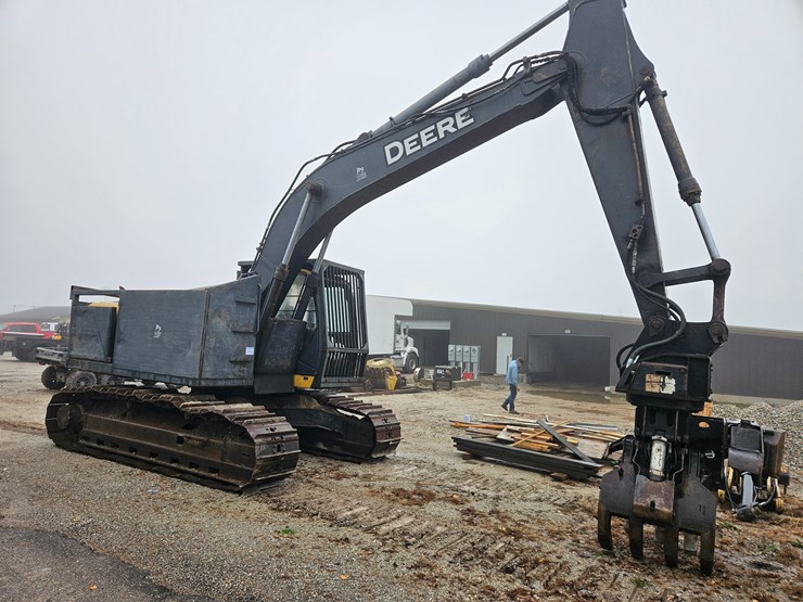 deere-200d-lc-image-15