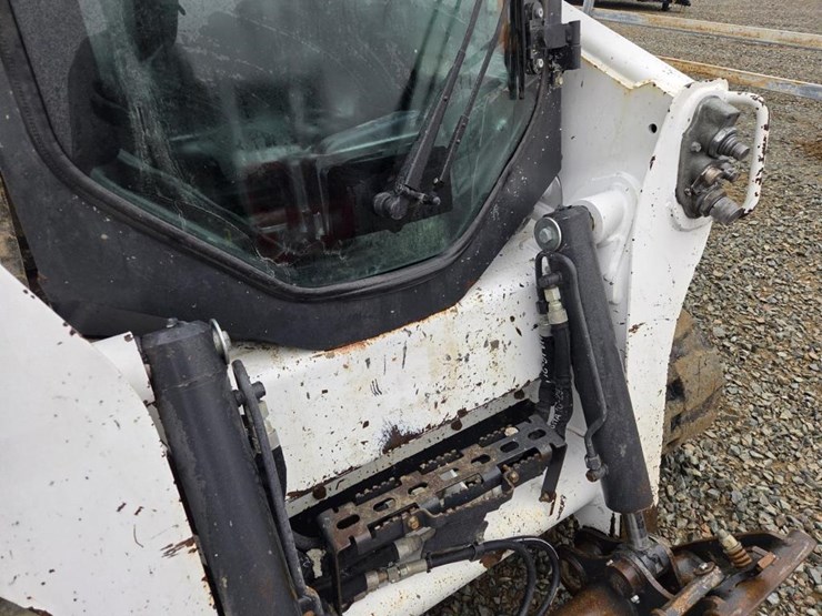 2020-bobcat-t740-image-12