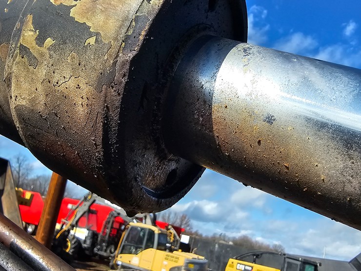 caterpillar-574-image-73