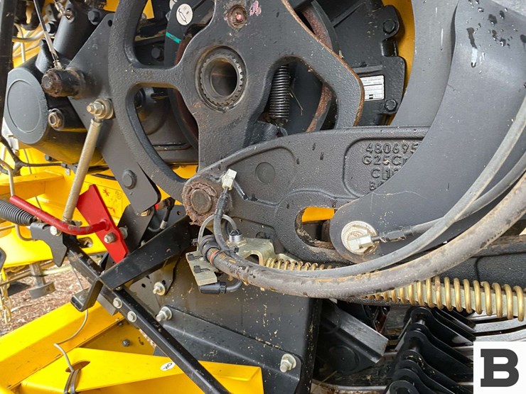 new-holland-340-image-28