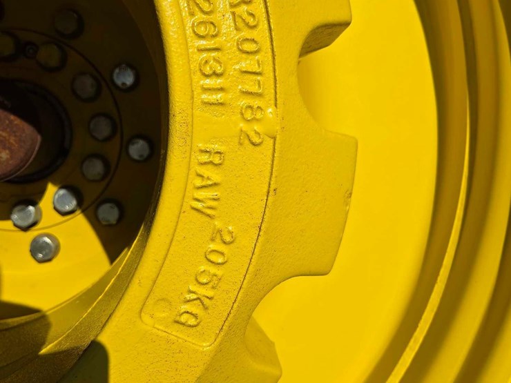 2012-john-deere-8285r-image-28