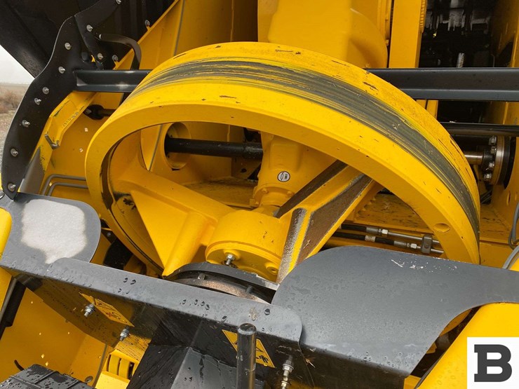 new-holland-340-image-16