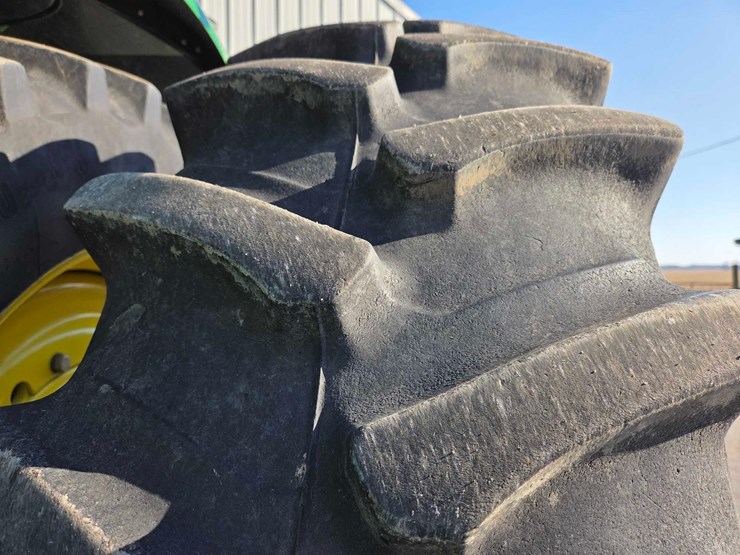 2012-john-deere-8285r-image-25