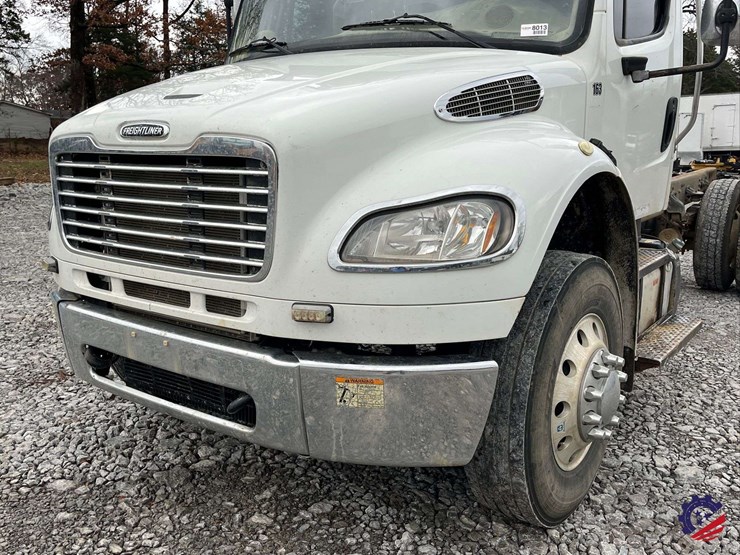 2013-freightliner-m2-s/a-cab-&-chassis-image-16