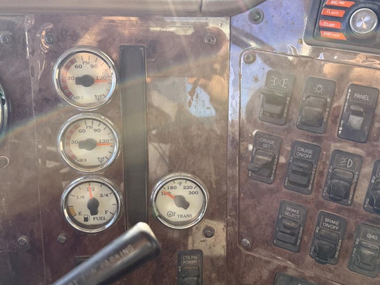 #1965-•-2008-international-eagle-day-cab-truck-tractor-image-34