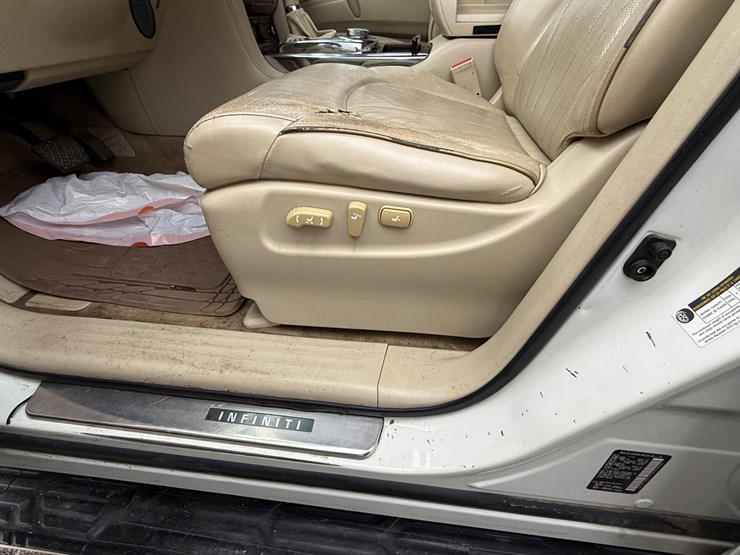 2012-infiniti-qx56-image-38